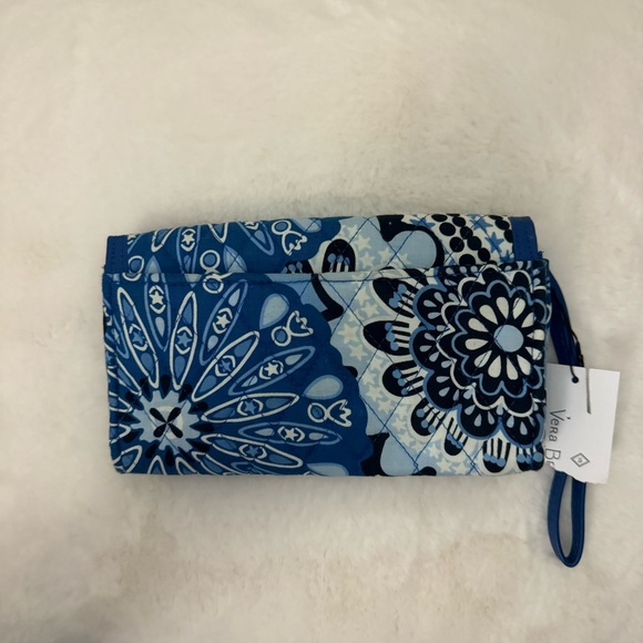 NWT Vera Bradley Trimmed Wristlet Blue Star Medallion Wallet - Picture 2 of 8